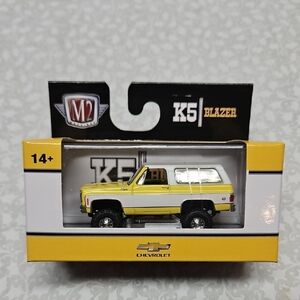 M2 Machines 1974 Chevrolet K5 Blazer Premium Die-cast R75 23-18